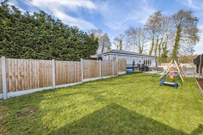 3 Bedroom Detached Bungalow For Sale In Monterey Close, Bexley, DA5