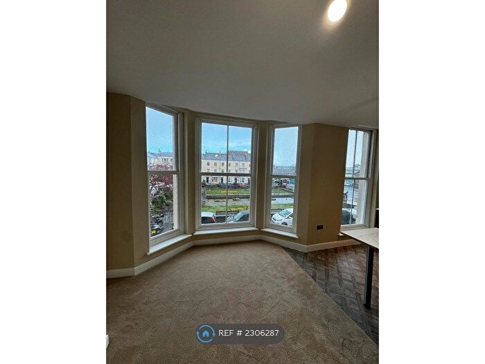 1 Bedroom Flat To Rent In West Square, Scarborough, YO11