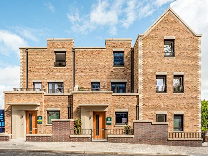 4 Bedroom Town House For Sale In St Ann's Road, London, N15