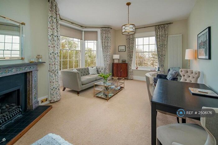 2 Bedroom Flat To Rent In Stanhope Lodge, Cowes, PO31