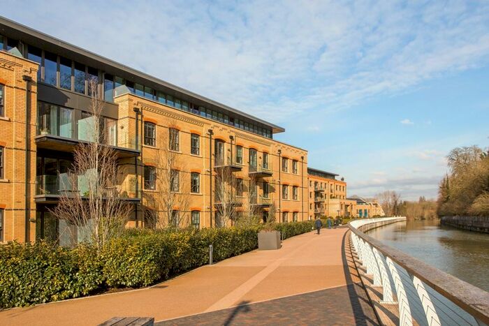 2 Bedroom Flat To Rent In Glen Island, Taplow, Maidenhead, SL6