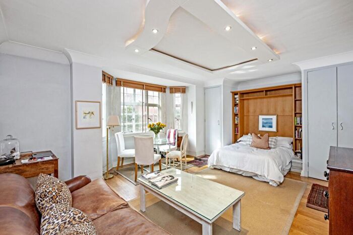 Flat To Rent In Drayton Gardens, Chelsea, SW10