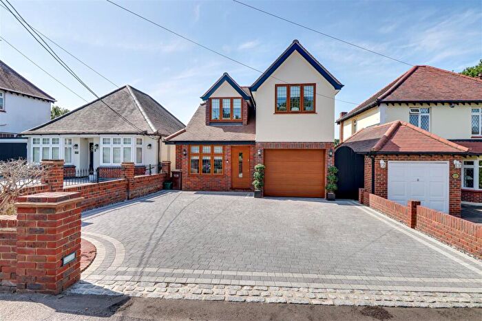 4 Bedroom Detached House For Sale In Daws Heath Road, Hadleigh, SS7