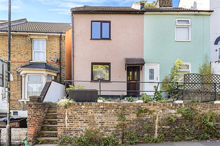 3 Bedroom End Of Terrace House For Sale In Bill Street Road, Rochester, Kent, ME2