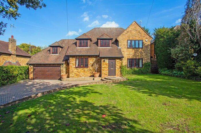 5 Bedroom Detached House To Rent In The Ridgeway, Fetcham, KT22