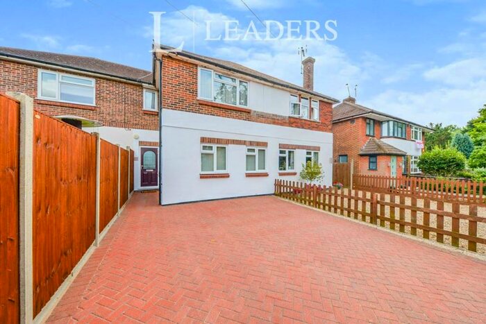 2 Bedroom Apartment To Rent In Howard Court, AL1