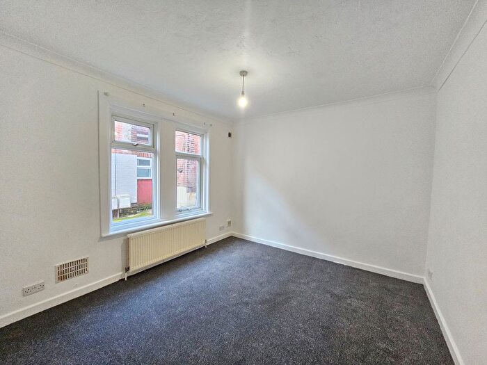 1 Bedroom Flat To Rent In Bitterne Road West, Southampton, SO18