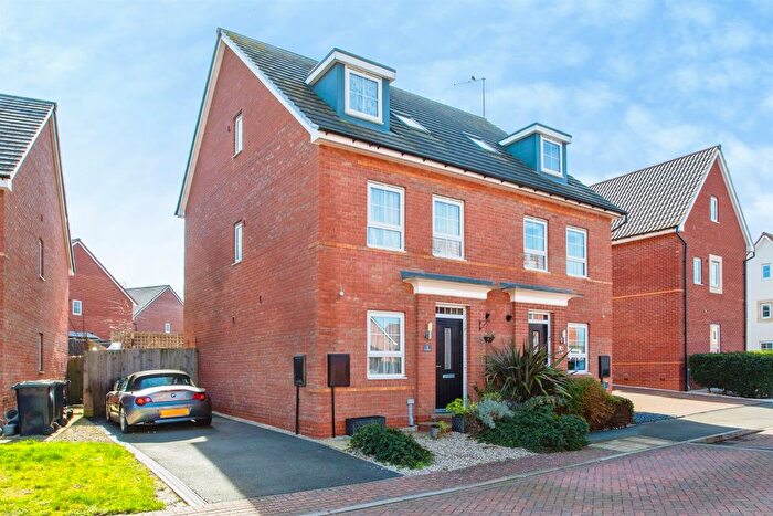 4 Bedroom Semi Detached House For Sale In Goldfinch Street, Thrapston, Kettering, NN14