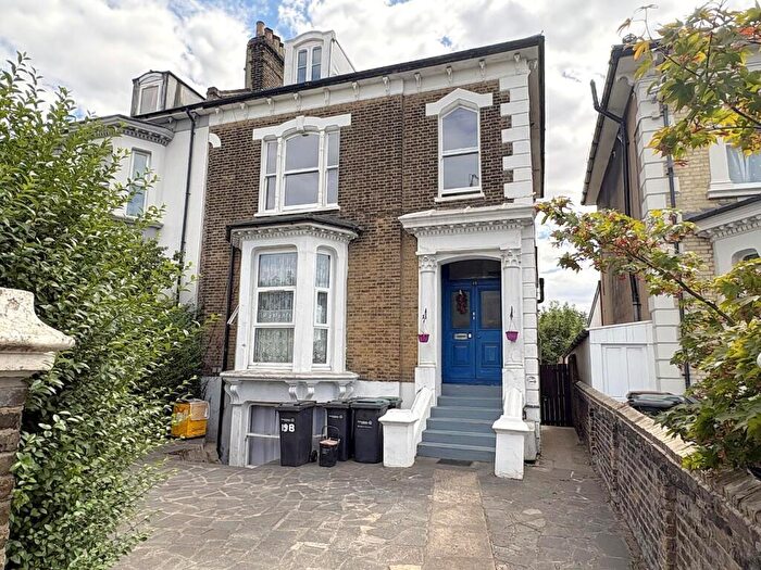 2 Bedroom Flat For Sale In Overcliffe, Gravesend, DA11