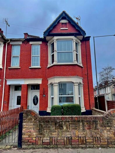 2 Bedroom Terraced House To Rent In Bournemouth Park Road, Southend-On-Sea, SS2
