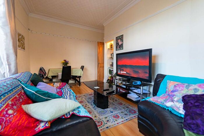 2 Bedroom Maisonette To Rent In Kepstorn Road, Far Headingley, Leeds, LS16