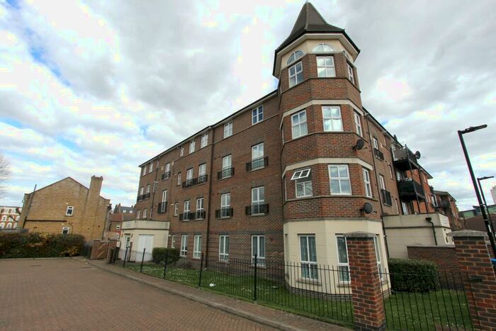 2 Bedroom Flat To Rent In Gareth Drive, London, N9