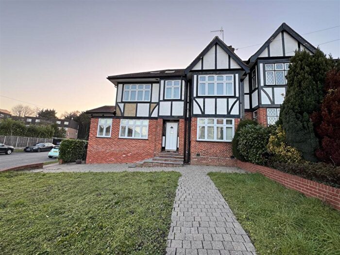 2 Bedroom Flat To Rent In Oakwood Avenue, Southgate, N14