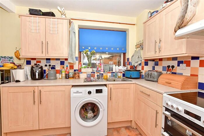 3 Bedroom End Of Terrace House For Sale In Elm Place, Ashford, Kent, TN23