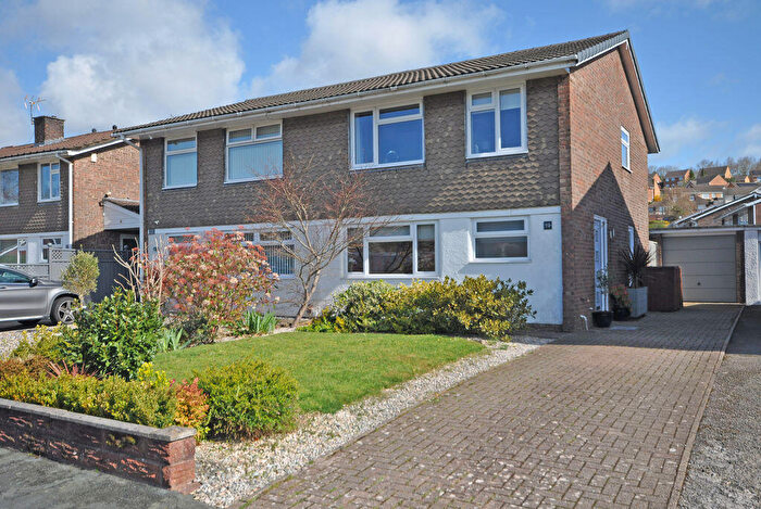 3 Bedroom Semi-Detached House For Sale In Thornhill Way, Rogerstone, NP10