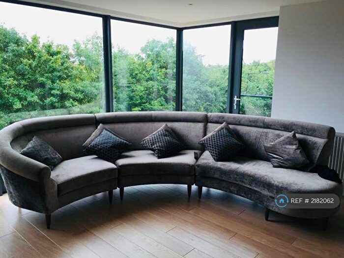 2 Bedroom Flat To Rent In Kingfisher Heights, London, N17