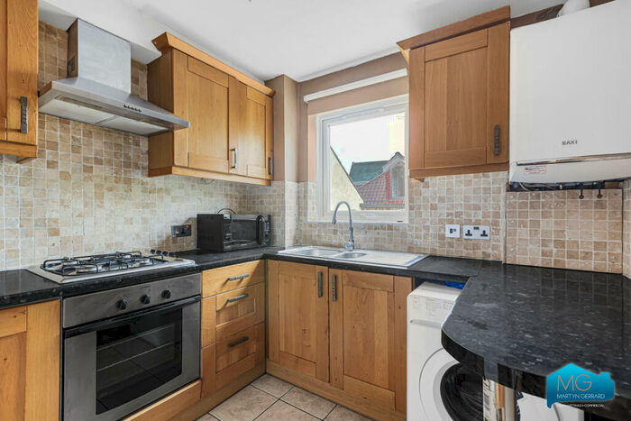 2 Bedroom Apartment To Rent In Nether Street, North Finchley, London, N12