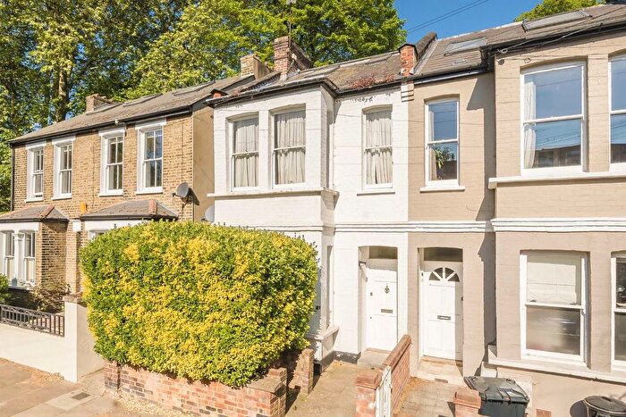 2 Bedroom Flat For Sale In Ramsay Road, Acton, W3