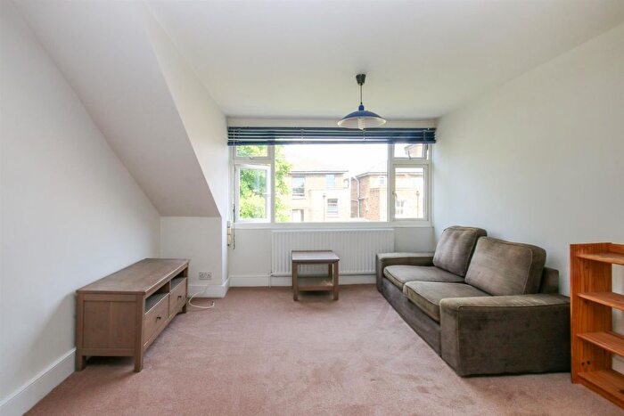 2 Bedroom Flat To Rent In Finsbury Park Road, N4