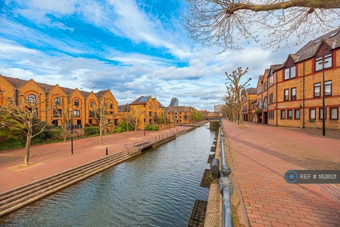 Studio To Rent In Douthwaite Square, London, E1W