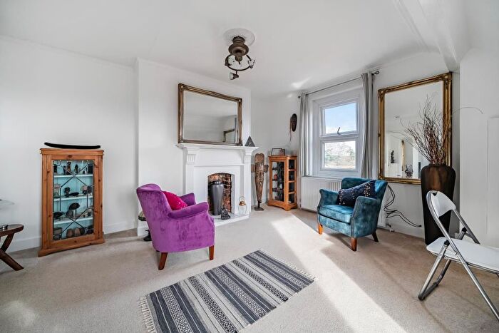 1 Bedroom Flat For Sale In Basingstoke, Hampshire, RG21