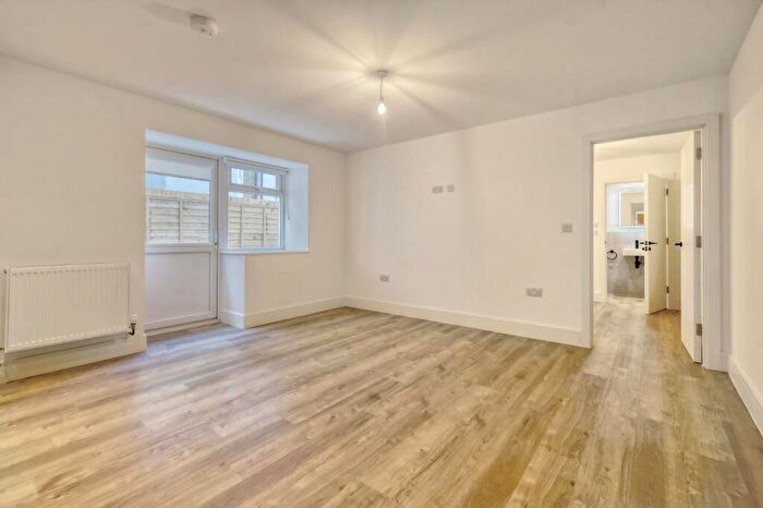 2 Bedroom Apartment To Rent In - Westcliff Avenue, Westcliff-on-Sea, SS0