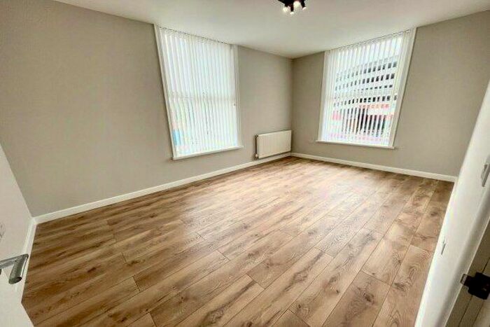 2 Bedroom Flat To Rent In Chester Road, Manchester, M16