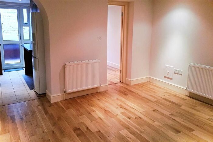 2 Bedroom Flat To Rent In Chalcot Road, Primrose Hill, London, NW1