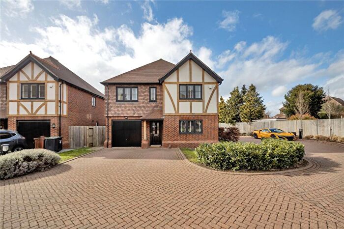 4 Bedroom Detached House For Sale In Pomarium Close, Gravesend, DA11