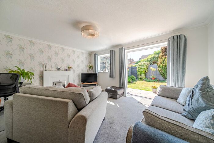 3 Bedroom Terraced House For Sale In Myrtle Close, Erith, DA8