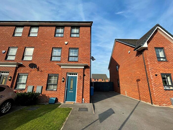 4 Bedroom Town House To Rent In Cartwrights Farm Road, L24
