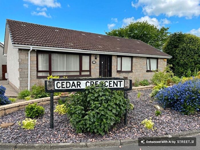 3 Bedroom Detached Bungalow To Rent In Cedar Crescent, Thornton, KY1