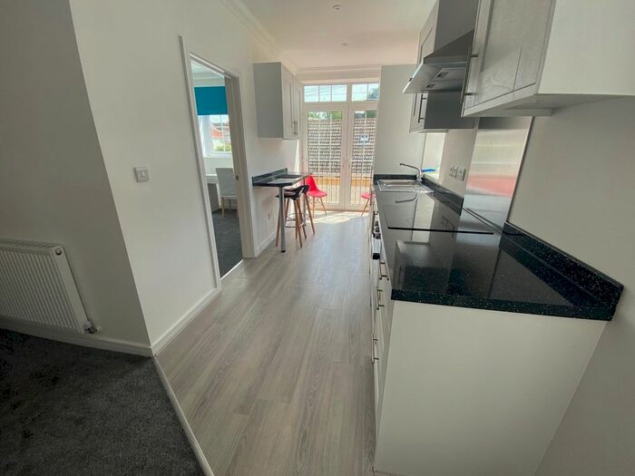 3 Bedroom Flat To Rent In Charminster Road, Bournemouth, BH8