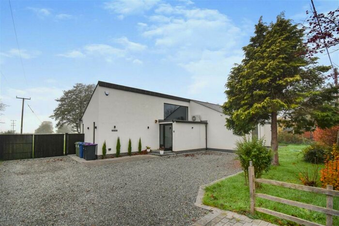 4 Bedroom Detached Bungalow For Sale In Brigg Road, Moortown, Market Rasen, LN7