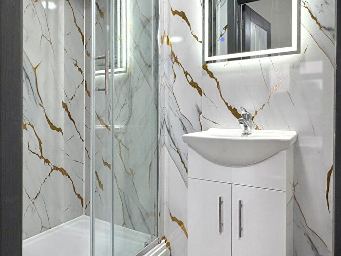 1 Bedroom Studio To Rent In Conway Road, Hounslow, TW4