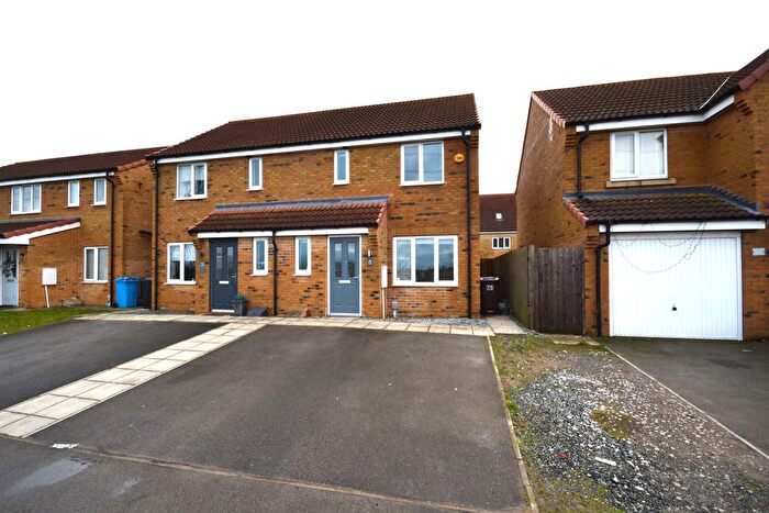 3 Bedroom Semi-Detached House To Rent In Chartwell Gardens, Hull, HU7