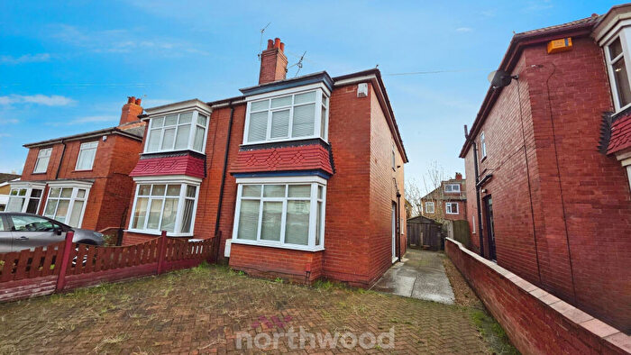 3 Bedroom Semi Detached House For Sale In Pembroke Avenue, Balby, Doncaster, DN4