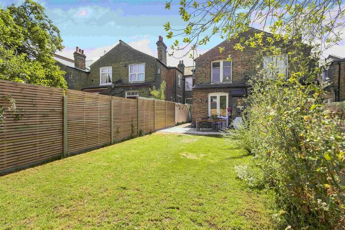 3 Bedroom Flat To Rent In Ridley Road, Kensal Rise, NW10