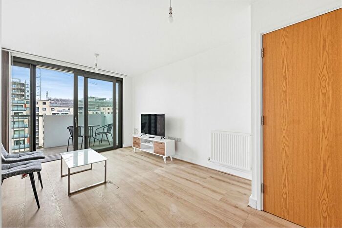 1 Bedroom Flat For Sale In Parkside Court, Booth Road, E16