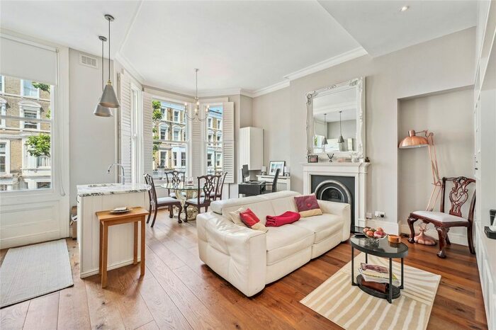 2 Bedroom Flat To Rent In Philbeach Gardens, Earls Court, London, SW5