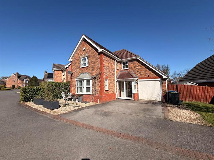 4 Bedroom Detached House For Sale In Hexham Close, Chippenham, SN14