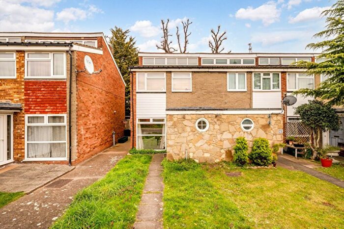 3 Bedroom End Terrace House For Sale In Moreton Avenue, Isleworth, TW7