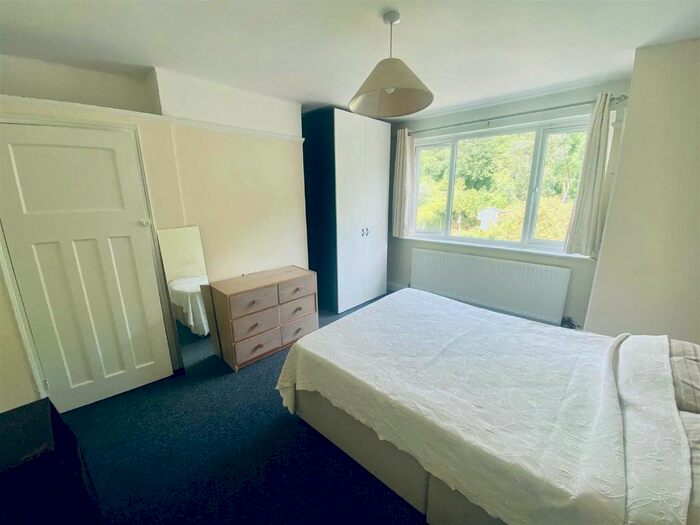 2 Bedroom Flat To Rent In Abercorn Road, London, NW7