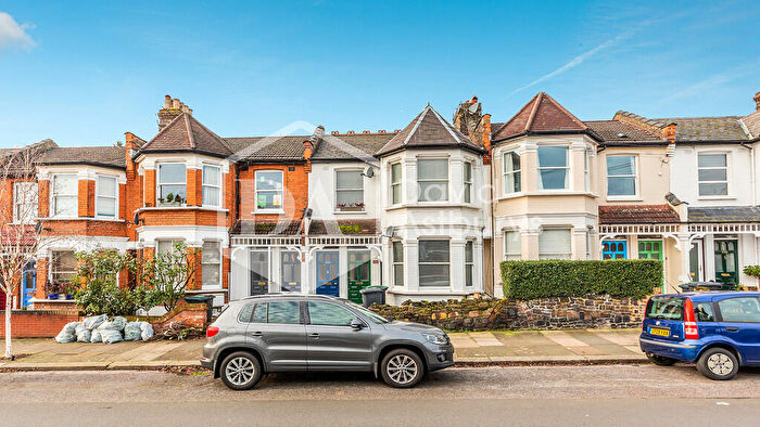 2 Bedroom Apartment To Rent In North View Road, Hornsey, London, N8