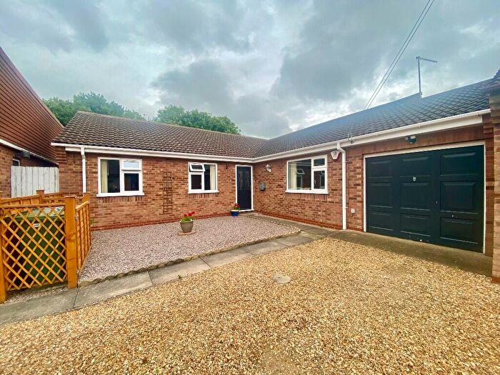 2 Bedroom Bungalow For Sale In Barham Close, Stanground, Peterborough, Cambridgeshire, PE2
