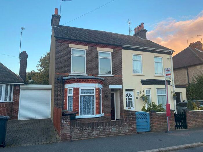 3 Bedroom Semi-Detached House To Rent In Ashcroft Road, Luton, LU2