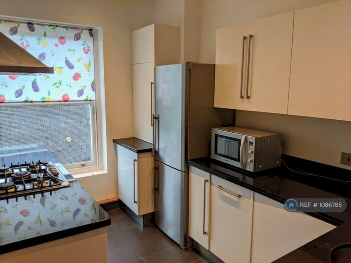 2 Bedroom Flat To Rent In The New Concorde Apartments, London, SE16