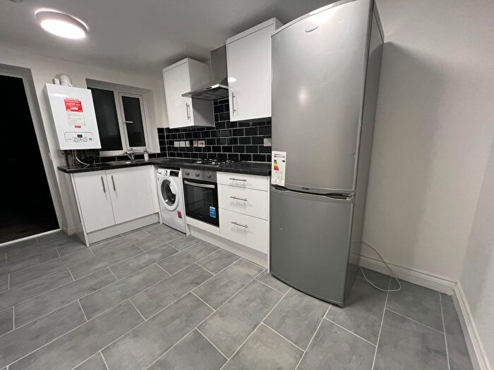 2 Bedroom Flat To Rent In Greenway, Dagenham, RM8