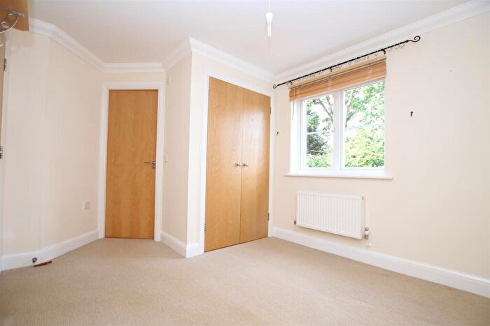2 Bedroom Apartment To Rent In Pondtail Park, Horsham, RH12