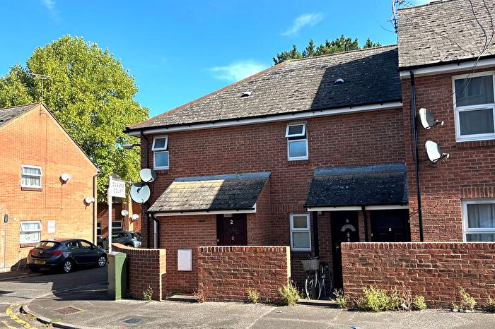 Studio For Sale In Queens Court, Queens Road, Slough, SL1